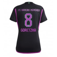 Camiseta Bayern Munich Leon Goretzka #8 Visitante Equipación para mujer 2023-24 manga corta